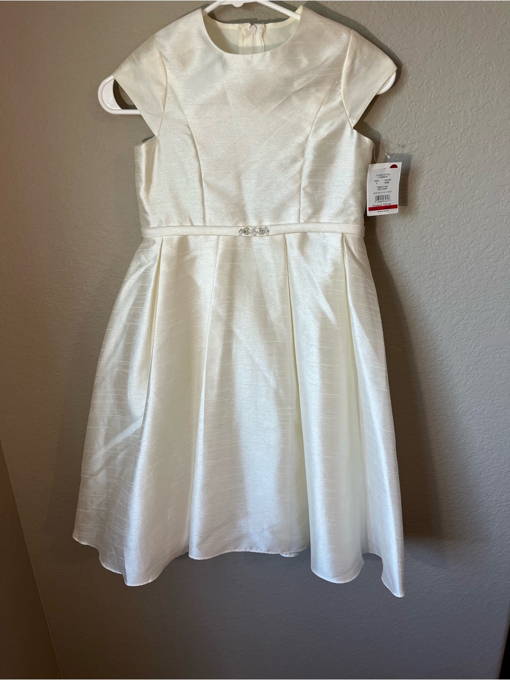NWT David’s Bridal Ivory Satin Flower Girl Dress Size 8 Cap Sleeve Wedding